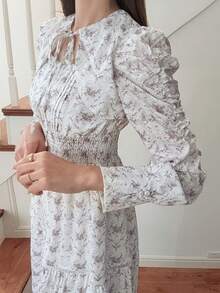 FRIFUL 女士优雅度假风全印花扭领羊腿袖收腰连衣裙 - 白色 - 查看 6