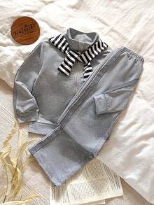 SHEIN 2 pezzi/set Tuta casual autunnale per bambine, composta da felpa con cappuccio e chiusura lampo grigia e pantaloni a gamba dritta con decorazione a strisce laterali, outfit sportivo per il ritorno a scuola + scialle - Grigio - Visualizzare 3