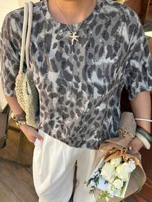 Dazy Plus Loose Fit Leopard Print Short Sleeve Crew Neck T-Shirt, Streetwear Style - Grey - View 6