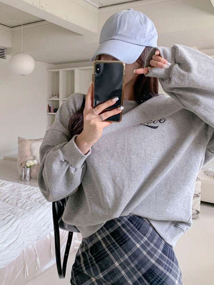 Women's Casual Minimalist Artistic Letter Print Crew Neck Pullover Sweatshirt