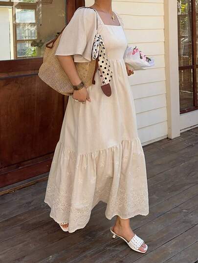Dazy Plus 纯色方领荷叶袖宽松下摆撞色蕾丝休闲长款杏色连衣裙，春夏款