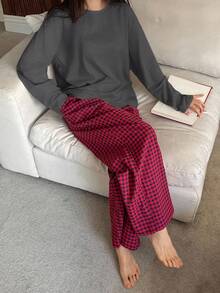DAZY Set de 2 piezas de ropa de casa para mujer, que incluye una blusa suelta de unicolor y pantalones de pijama a cuadros largos, para primavera - Gris Oscuro - Ver 3