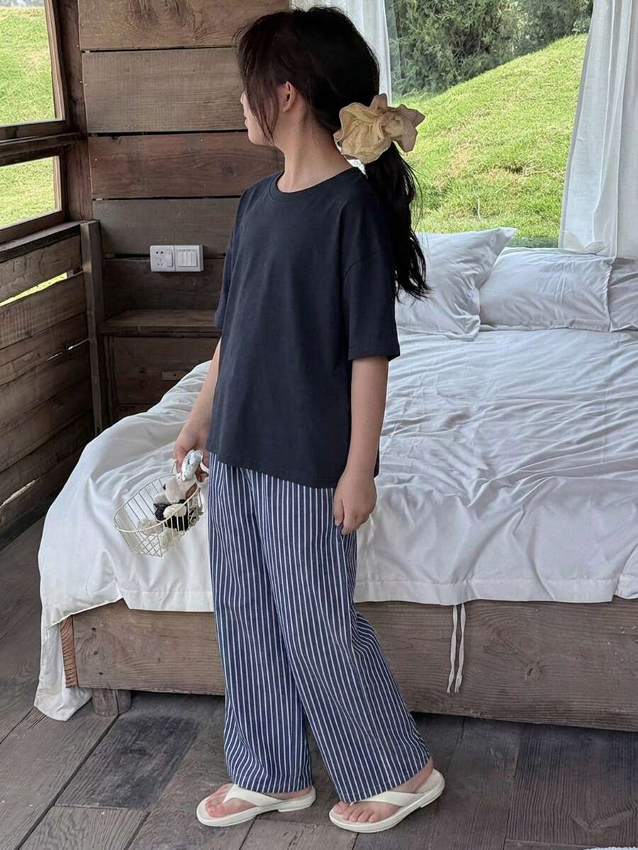 DAZY Tween Mädchen Pyjama-Set mit weiter passender einfarbiger T-Shirt und gestreifter weiter Hose, Frühling/Sommer/Herbst - marineblau - Übersicht 1