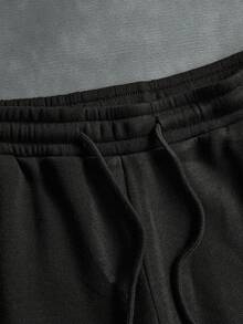 STYNVO Pantaloni de trening bărbătești, casual, lejeri, cu imprimeu grafic, cu picior larg, potriviți pentru ținute streetwear, ținute casual zilnice, ieșiri în weekend, festivaluri de muzică, întâlniri sociale și alte ocazii speciale pentru tineri. Acești pantaloni sunt o piesă vestimentară versatilă indispensabilă în garderoba bărbaților, fiind un cadou excelent pentru iubiți sau soți. - Negru - Vizualizare 5