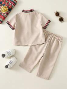 SHEIN Bộ 2 món cho bé trai mùa hè, kiểu dáng truyền thống cổ điển: áo sơ mi cổ tàu và quần ống rộng, thích hợp cho tiệc sinh nhật, tiệc tưng bừng, sự kiện buổi tối, biểu diễn, đám cưới, tiệc mừng em bé chào đời, lễ rửa tội và lễ kỷ niệm sinh nhật lần thứ nhất. - Nhiều màu - Xem 2