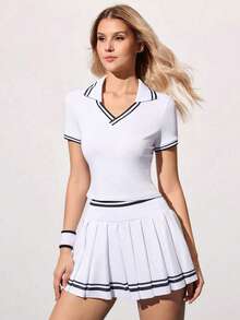 CourtClass 女士撞色条纹包边V领短袖修身T恤和百褶裙网球套装 - 黑與白 - 查看 6