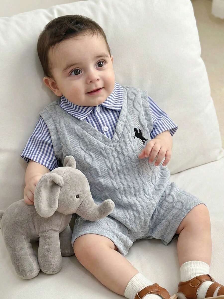 SHEIN 新生儿男女宝宝撞色蓝条纹短袖针织连体衣，舒适百搭时尚休闲装，适合室内、室外、日常、运动、玩耍、派对、拍照、度假等场合。