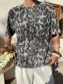 Dazy Plus Loose Fit Leopard Print Short Sleeve Crew Neck T-Shirt, Streetwear Style - Grey - View 1