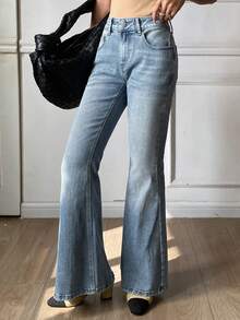 DAZY 女士常规腰围性感休闲喇叭裤 - 中等水洗藍 - 查看 2