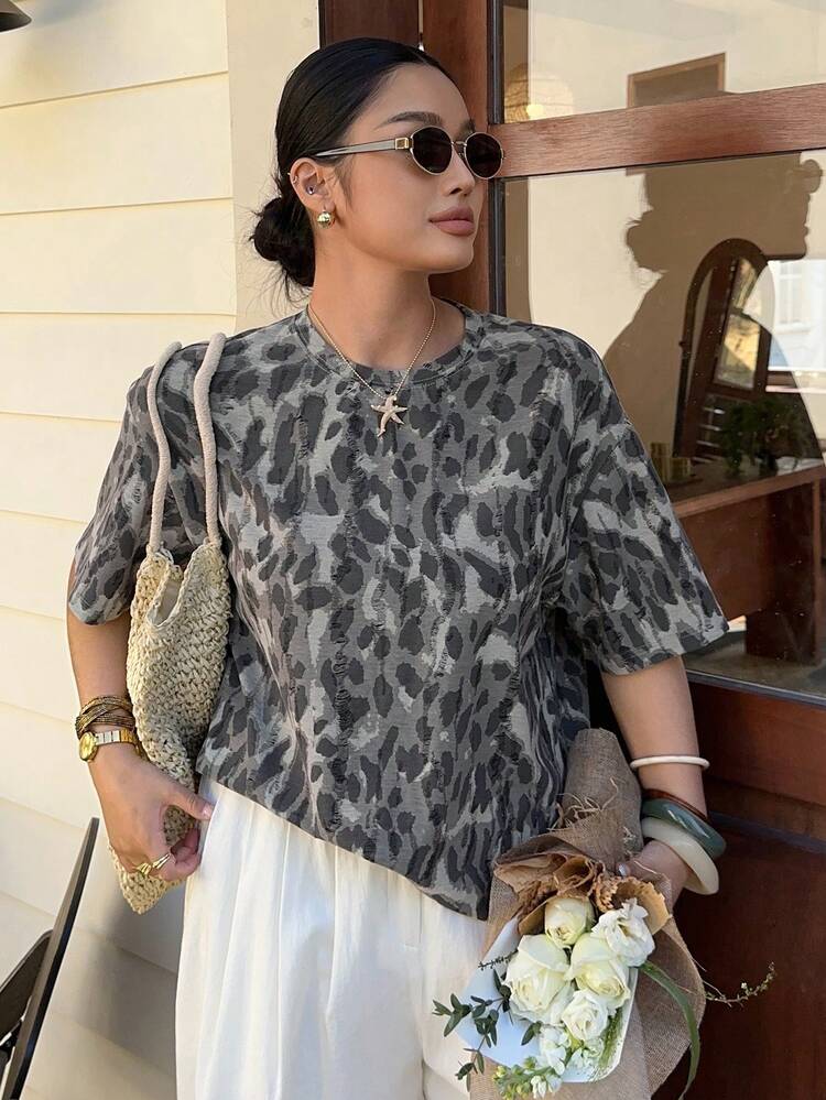 Dazy Plus Plus Size Loose Fit Leopard Print Short Sleeve Crew Neck T-Shirt, Streetwear Style Graphic Tees Women Oversized
