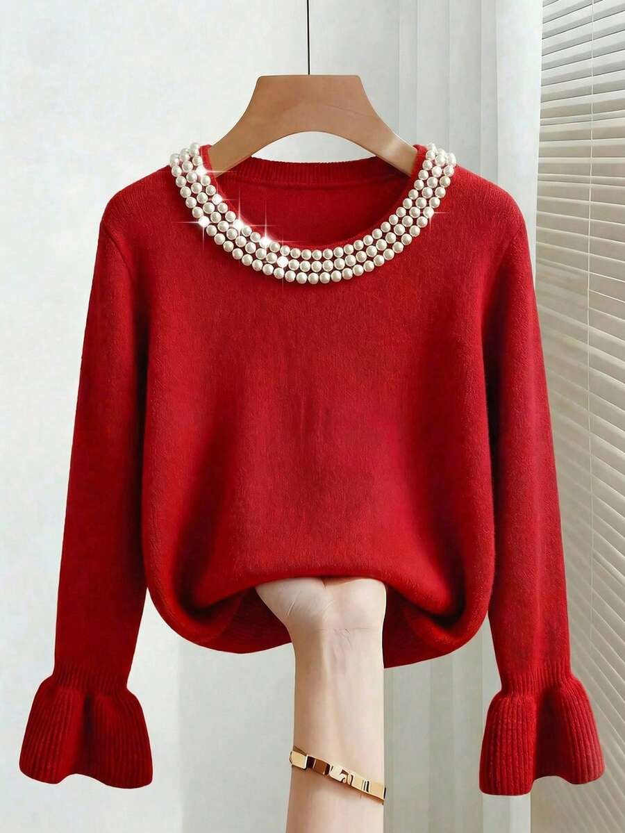 Franclia 这款优雅百搭的红色针织衫散发着浓郁的节日气息。它采用圆领设计，宽松版型，罗纹袖口呈喇叭状，领口处饰有多层珍珠。这款宽松的红色毛衣适合情人节、派对、周年纪念日以及日常穿着，是秋冬季节的理想之选。它优雅时尚，是节日派对、情人节和春季的完美之选。也适合作为女士优雅上衣和派对服饰。 - 紅色 - 查看 1