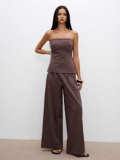 ATUI Studio Damesmode set bestaande uit een gestreepte bandeau top en een wijde broek met plooien.