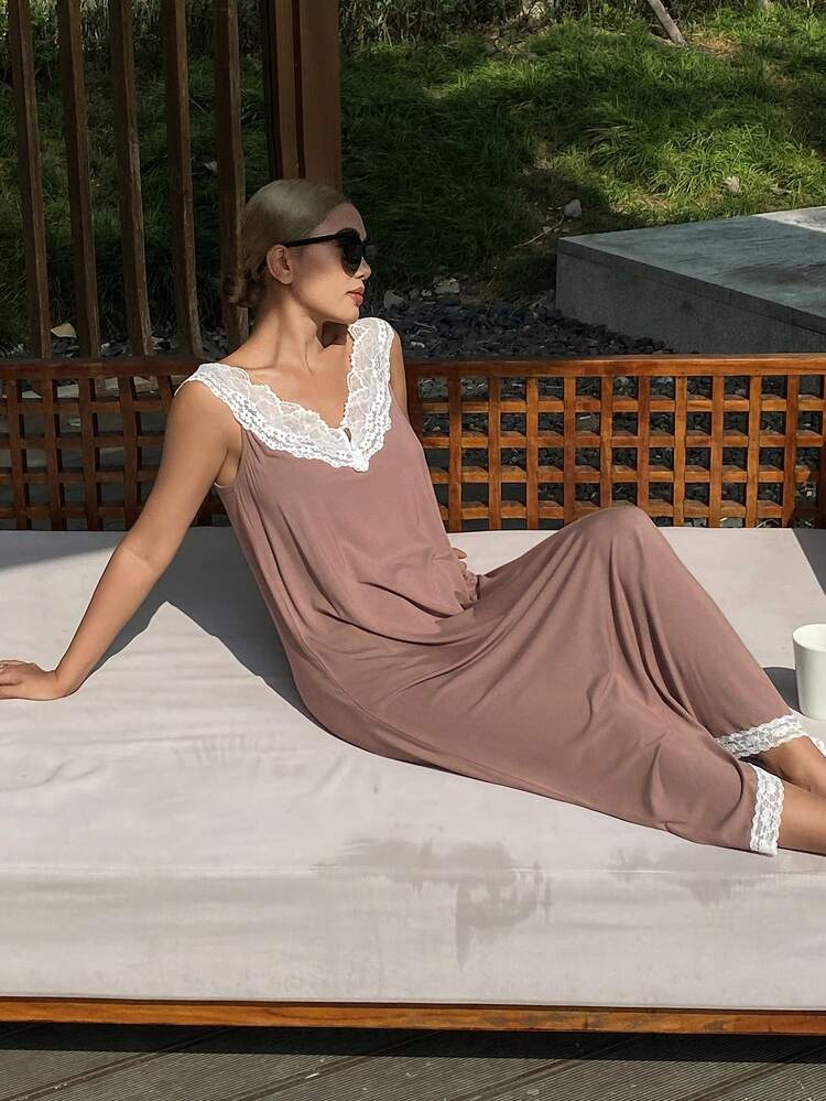 Comfortable Contrast Color Lace Patchwork Sleeveless Long Women Nightgown