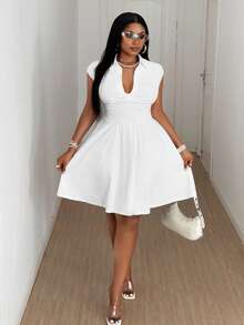 SHEIN CURVE+ 性感V领褶皱腰身修身短袖连衣裙，适合新年、万圣节等场合，大码尺码。 - 白色 - 查看 3