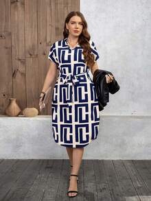 SHEIN LUNE 大码度假休闲礼物几何印花缺口领蝙蝠袖连衣裙波西米亚女装太阳裙 - 藍白色 - 查看 7