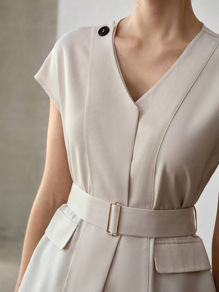 BLUSA DE MUJER DE MANGA CORTA CON CUELLO EN V Y CINTURÓN, CON DISEÑO ELEGANTE Y ESTILIZADOR