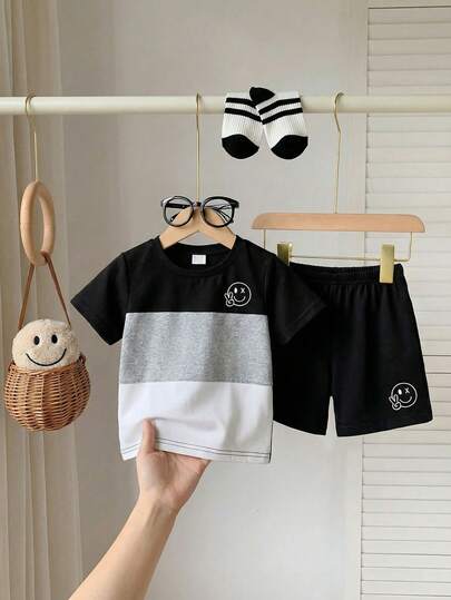 SHEIN 2件套婴幼儿男女通用0-3岁男童女童单色印花短袖T恤和短裤套装，舒适休闲日常时尚运动服，适合室内、室外、日常、运动、玩耍、聚会、摄影、度假、街头服饰等场合。
