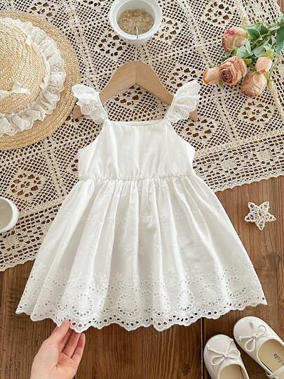 SHEIN Đầm trắng tay ngắn dễ thương cho bé gái, thích hợp mặc đi nghỉ mát.