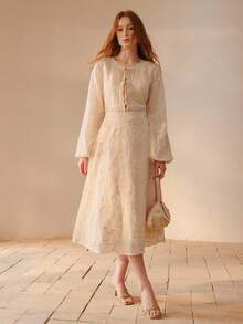 MOTF PREMIUM Chân váy cạp cao thời trang & thanh lịch với thắt lưng đính hạt và họa tiết bướm thêu. - Màu be - Xem 6