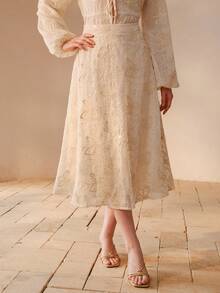 MOTF PREMIUM Chân váy cạp cao thời trang & thanh lịch với thắt lưng đính hạt và họa tiết bướm thêu. - Màu be - Xem 3