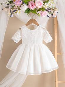 SHEIN Robe courte à manches courtes, blanche, élégante et mignonne, avec broderie florale en maille - Multicolore - Voir 4