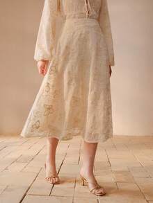 MOTF PREMIUM Chân váy cạp cao thời trang & thanh lịch với thắt lưng đính hạt và họa tiết bướm thêu. - Màu be - Xem 5