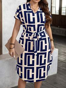 SHEIN LUNE 大码度假休闲礼物几何印花缺口领蝙蝠袖连衣裙波西米亚女装太阳裙 - 藍白色 - 查看 5