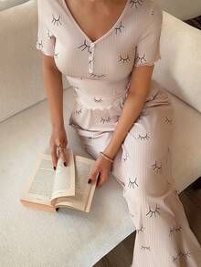 Dream Adore Conjunto de pijama con cuello en V, botones y manga corta con estampado de pestañas de dibujos animados para mujeres - Multicolor - Ver 4