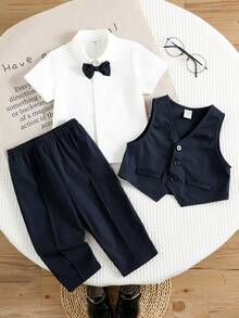 SHEIN Conjunto de 3 piezas de camisa de manga corta blanca, camiseta, chaleco y pantalones para niño/niña pequeño estilo caballero, elegante atuendo para primavera/verano, adecuado para fiesta de cumpleaños, bautizo, primer cumpleaños, ceremonia, invitado de boda, paje, portador de anillos - Azul Marino - Ver 4