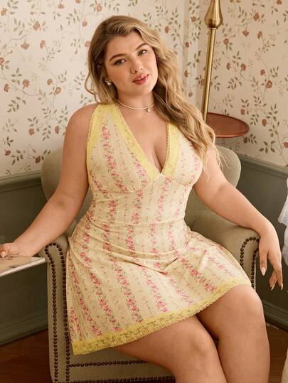 SHEIN 大码女式撞色蕾丝V领无袖碎花连衣裙，可作睡衣或外套穿着