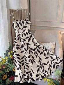 GlowEve 优雅通勤风印花荷叶边吊带连衣裙 - 黑色 - 查看 1