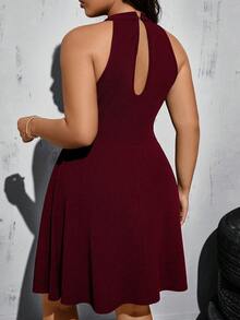 SHEIN Essnce 大码女装春夏时尚休闲舒适日常无袖黑色短裙，Y2K风格，街头风，外出穿搭，度假女装，曲线可爱连衣裙，返校季连衣裙，开学季 - 酒紅色 - 查看 2