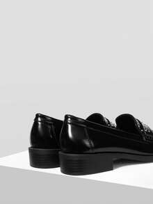 Mnmlis 女士时尚英伦风银色铆钉装饰黑色舒适厚底乐福鞋，适合通勤、上学、朋克、前卫、经典、英伦风格等场合。 - 黑色 - 查看 4