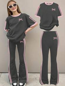 SHEIN Girlism 复古运动条纹套装，迷你蝴蝶结装饰，少女休闲简约黑白条纹宽松圆领短袖T恤和喇叭裤两件套，适合夏季穿着 - 白色 - 查看 3