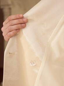 PREMIUM ÁO BLAZER NỮ KIỂU DÁNG TỐI GIẢN, CỔ CHỮ V, CHẤT LIỆU SATIN JACQUARD CÓ CẤU TRÚC TINH TẾ - Màu be - Xem 10