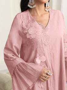 SHEIN Najma Đầm xòe dài tay dáng rộng, cổ chữ V, họa tiết hoa 3D, thanh lịch dành cho nữ. - Hồng - Xem 2