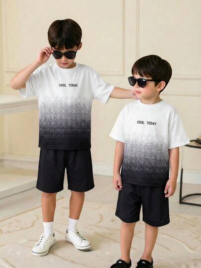 SHEIN Set de 2 piezas de camiseta de manga corta con estampado de letras y degradado y pantalones cortos casuales para niños