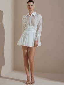 BELROSIE Elegante vestido mini para mujer con cuello texturizado tipo aristocrático francés, adornado con strass y con bajo de peplum que define la cintura - Blanco - Ver 4