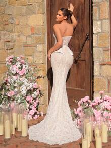 Glamrae 优雅白色奢华3D刺绣亮片浪漫蕾丝无肩带深V领透视前片鱼骨饰边侧边新颖3D设计鱼尾超长拖尾婚纱，适合婚礼、派对、度假等场合。 - 白色 - 查看 2