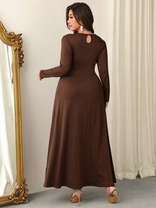 Firerie 大码女式优雅舒适休闲褶皱长袖连衣裙，饰有金属装饰，适合春、夏、秋、冬四季穿着，可作办公室/通勤装。 - 棕色 - 查看 3