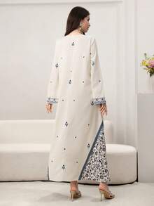 Al Najma 优雅的蓝色碎花连衣裙和流苏头巾 - 彩色 - 查看 5