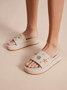 Solezae Dép đế xuồng dệt họa tiết ngọc trai và vỏ sò màu be dành cho nữ #CoastalChic – Sẵn sàng cho kỳ nghỉ, bãi biển & . - Màu be - Xem 9