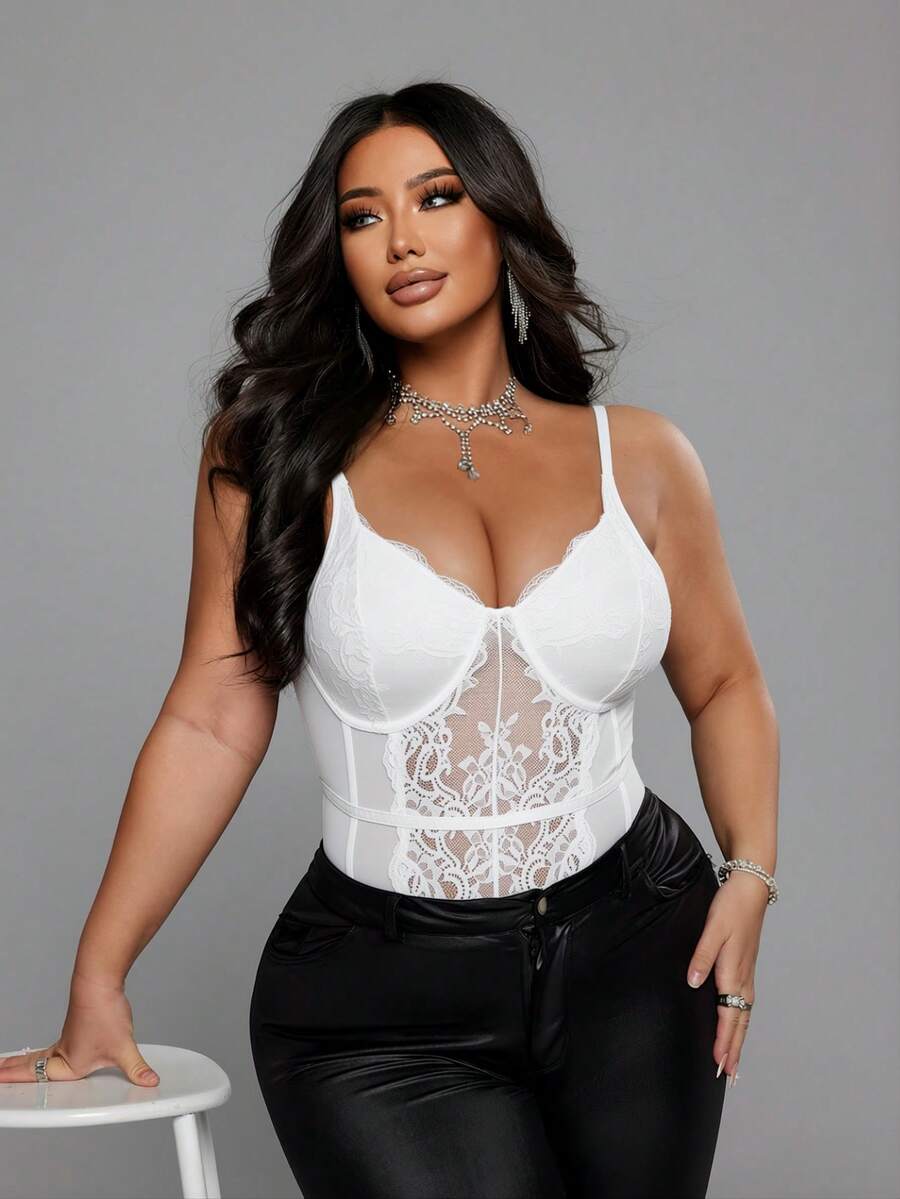 NU&NOW Bộ đồ liền thân cổ chữ V phối ren, chất liệu co giãn cao cấp, thân thiện với da, dành cho nữ cỡ lớn, mùa xuân/hè. Áo trắng ôm sát eo, điểm nhấn bằng lưới xuyên thấu. Thích hợp cho các buổi tụ họp thường ngày, hẹn hò lãng mạn, tiệc Valentine, du lịch, lễ hội âm nhạc, và những bộ trang phục thu hút ánh nhìn: Phong cách gợi cảm, ngọt ngào và quyến rũ dành cho người có thân hình đầy đặn. - trắng - Xem 1