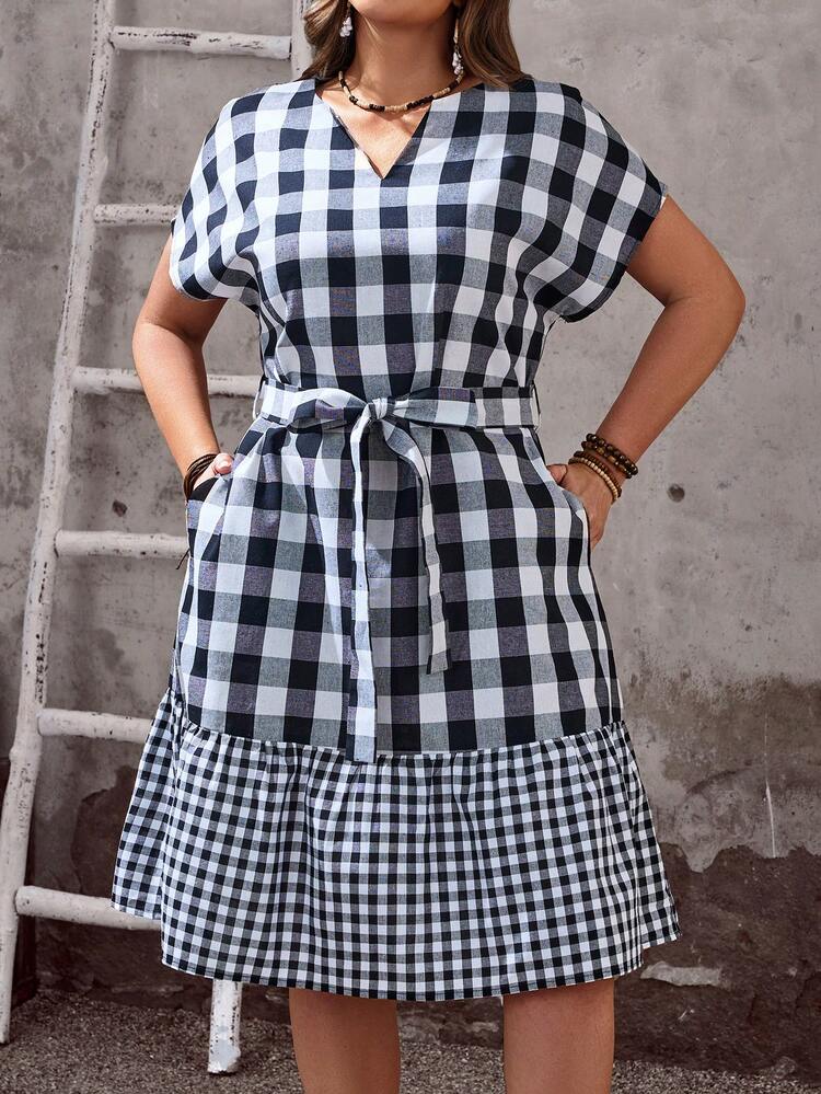 Plus Size Women's Summer Casual Vacation Country Black Andwhite Plaid Notched Neck Short Sleeve Loose Dress\Vacation,Summer Holiday,Spring Break Outfits ,Vacation Outfits Women ,Holiday Outfits For Women,Going Out Outfits,2026 New Clothes,Simple And Fashionable For Everyday Wear,Suitable For Summer, Vacation,Daily Wear,Casual Dresses For Women,Flowy Dress , Plaid Dress Women, Picnic Dress For Woman,Beach Outfits For Women