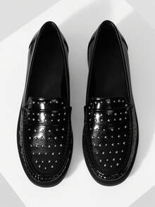 Mnmlis 女士时尚英伦风银色铆钉装饰黑色舒适厚底乐福鞋，适合通勤、上学、朋克、前卫、经典、英伦风格等场合。 - 黑色 - 查看 3