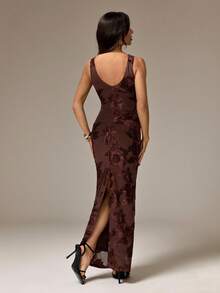 SHEIN Tall Vestido sexy de cuello redondo sin mangas, ajustado y con diseño floral 3D - Marrón - Ver 2