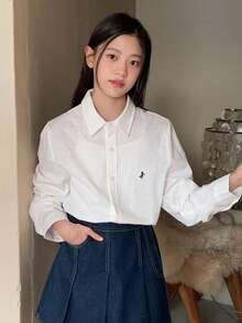 DAZY قميص قصير الأكمام للنساء بطبعة وحيد القرن، ياقة منقلبة، أحادي الصدر، متعدد الاستخدامات للاستخدام اليومي - أبيض - مشاهدة 2