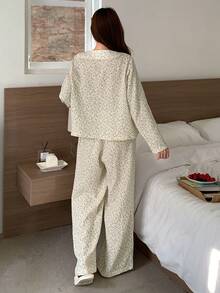 DAZY Bộ đồ ngủ họa tiết hoa nhí xinh xắn - Màu be - Xem 2