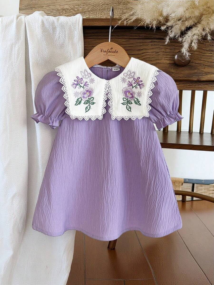 SHEIN Vintaside Kids 1件女婴舒适休闲纹理面料常规厚度领口可爱花卉刺绣A字基本款短袖时尚百搭连衣裙，适合春夏、居家、户外、旅行、上学和日常穿着