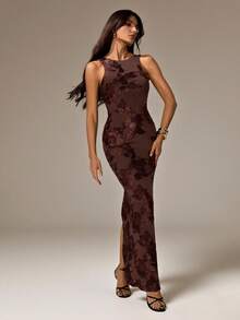 SHEIN Tall Vestido sexy de cuello redondo sin mangas, ajustado y con diseño floral 3D - Marrón - Ver 3